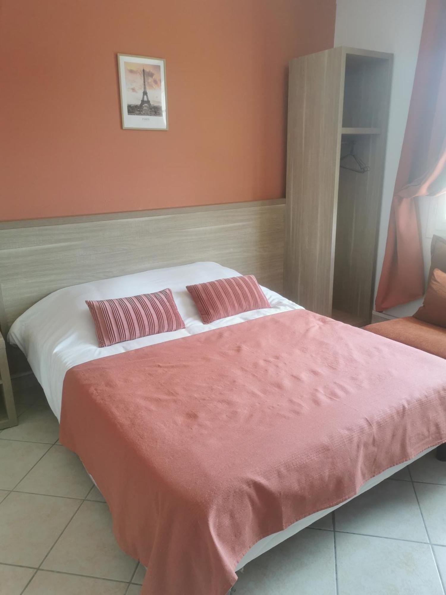 Appartement 4 , Disneyland - Parking Gratuit - Maison Des Platanes Meaux Ngoại thất bức ảnh